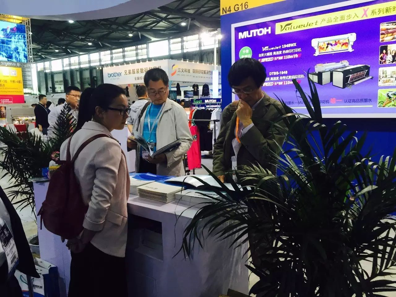 On April 20, 2017, Meg participated in the Shanghai International Digital Printing Industry Exhibition