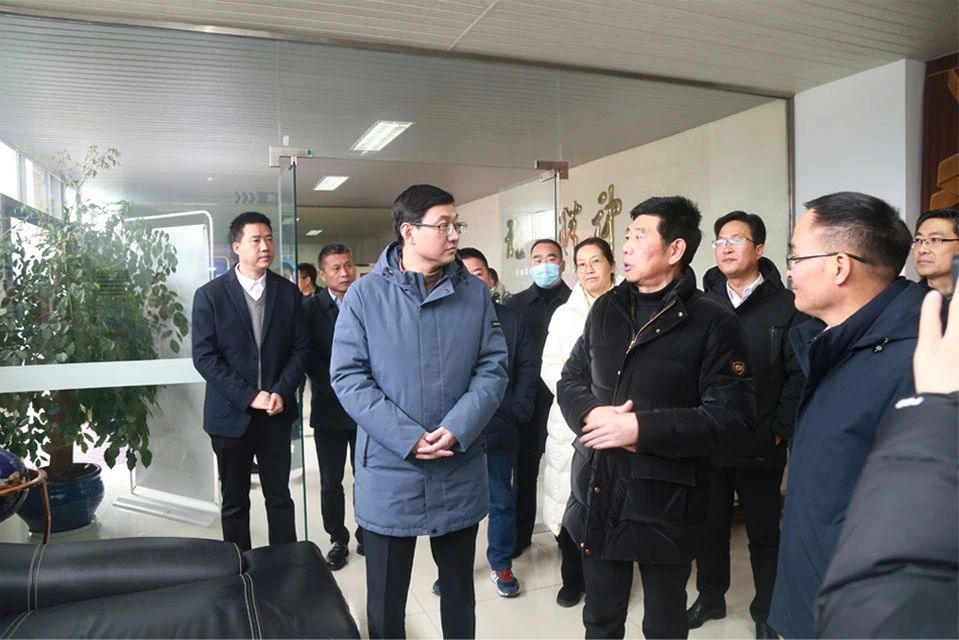 Yang Zewei, Deputy Secretary of the Lin'an District Committee and District Mayor, visited Meige Machinery to investigate and resume work and production